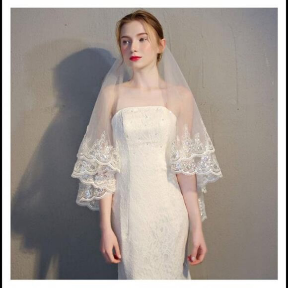 Wedding Sequins Edge Veils for Brides 2 Tier Hip Fingertip Length Veil  (lvory) - Picture 2 of 7